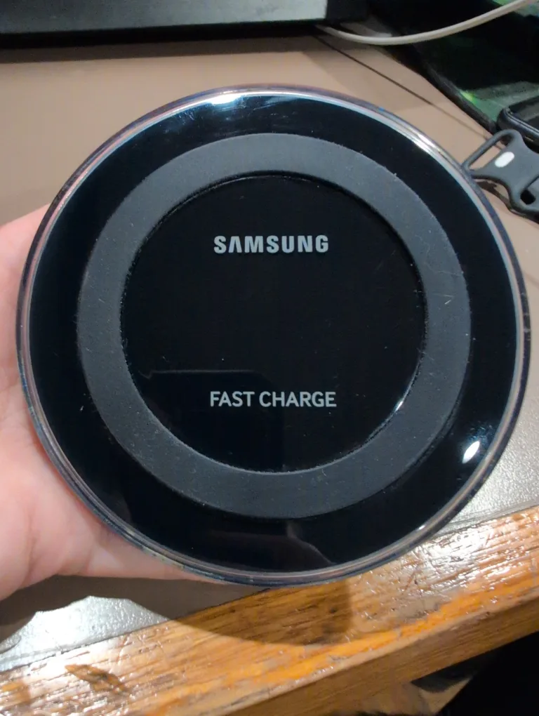 Samsung Fast Charge Wireless Charger thumbnail