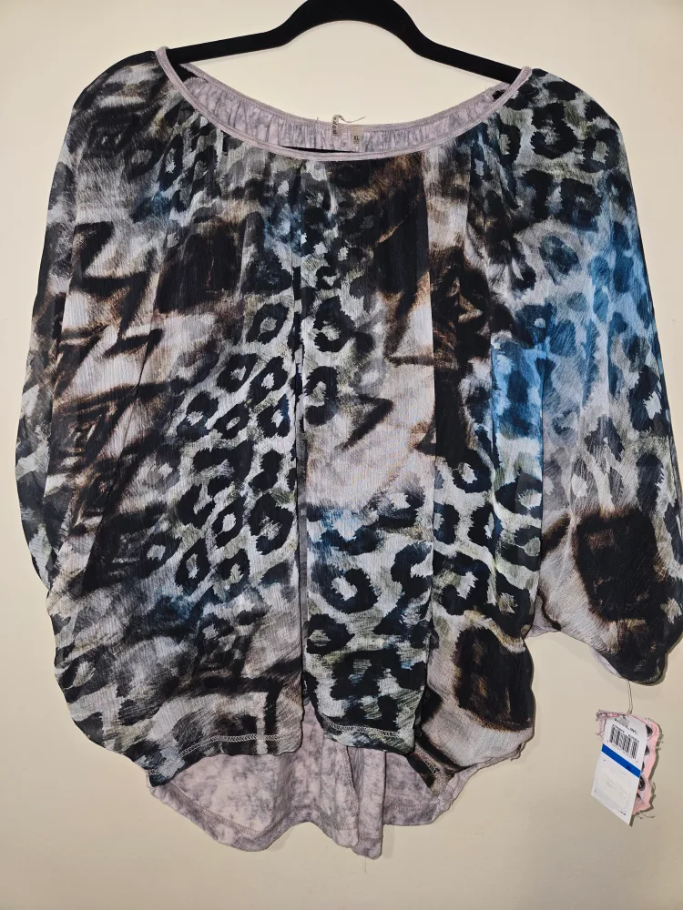 NEW with Tags Women's Tops, shirts ,t-shirts , mix sizes image indicator(7)