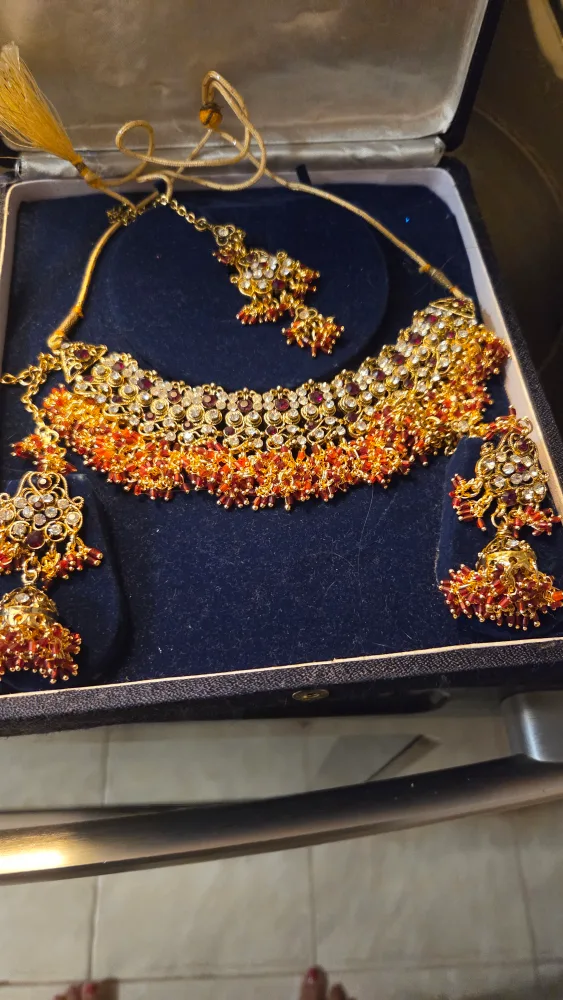 Necklace Set with Earrings thumbnail