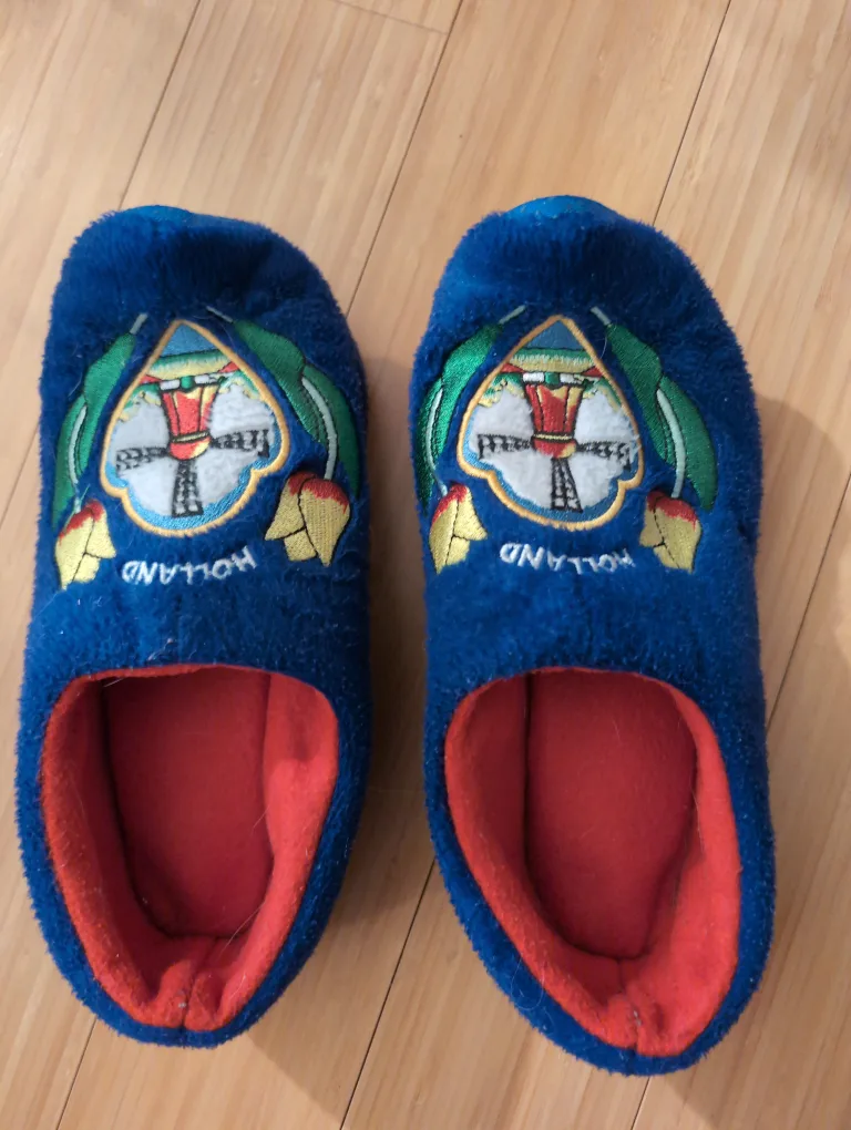 Blue Holland Slippers 🇨🇦 thumbnail