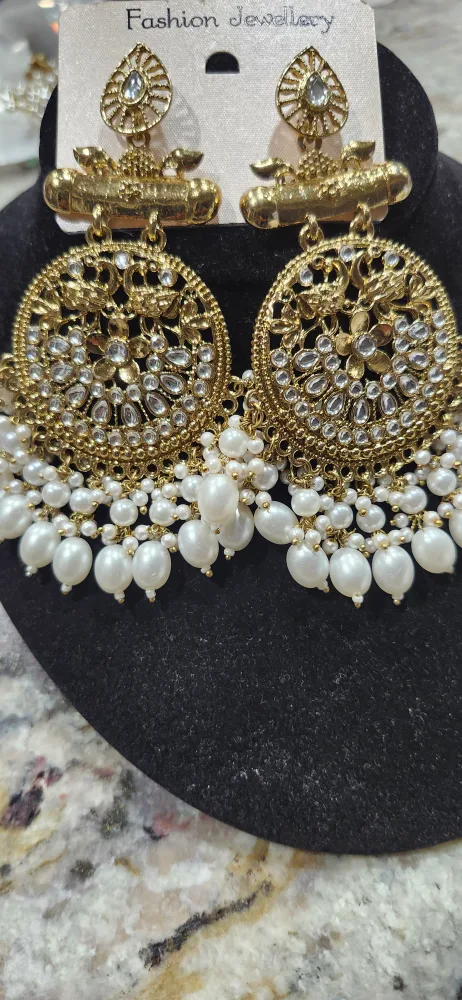 Fashion Jewellery Set thumbnail