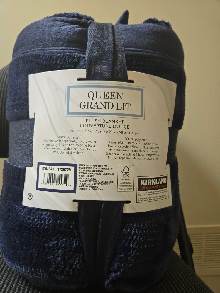 Kirkland Signature Queen Plush Blanket - New thumbnail