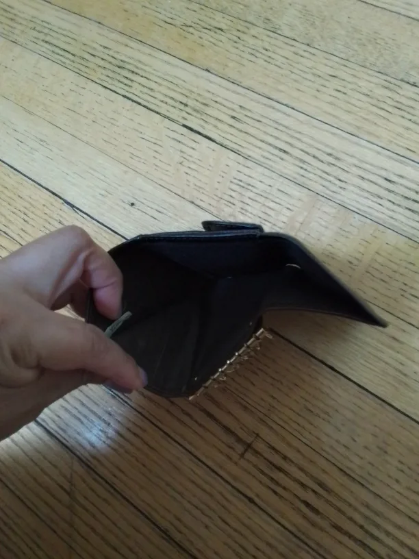 Brown leather key holder image indicator(4)