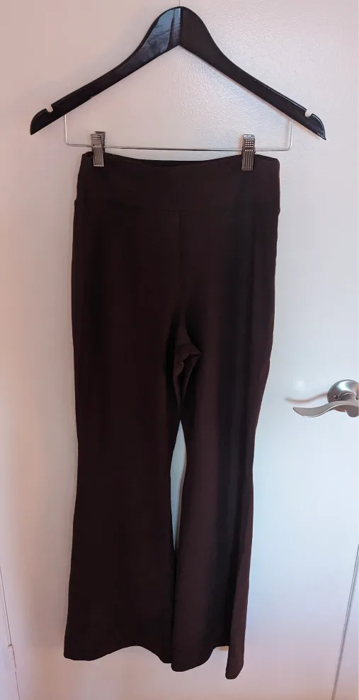 Old Navy Active Flare Yoga Pants - Size Medium thumbnail