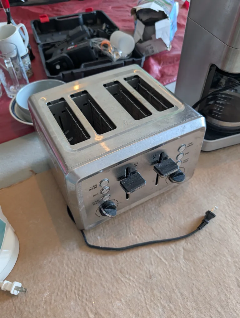 Moving sale Black+Decker Toaster Oven & Braun Coffee Maker image indicator(3)