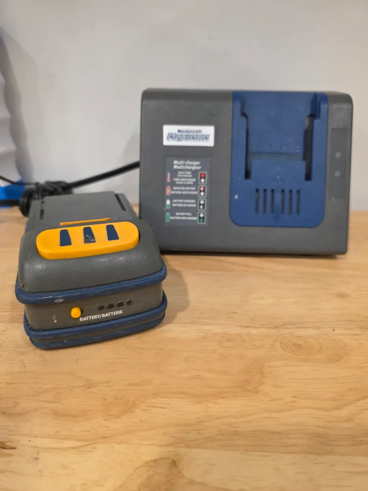 Mastercraft Maximum Multi-Charger & 18V Battery thumbnail