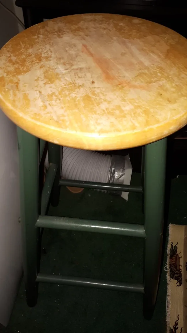 Wooden Round Top Stool 🇨🇦 🍁 thumbnail