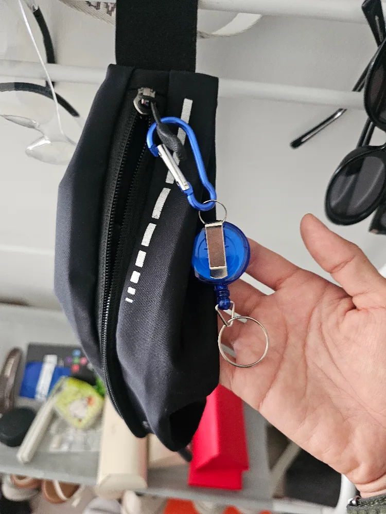 Retractable Badge Reel with Carabiner Clip image indicator(4)