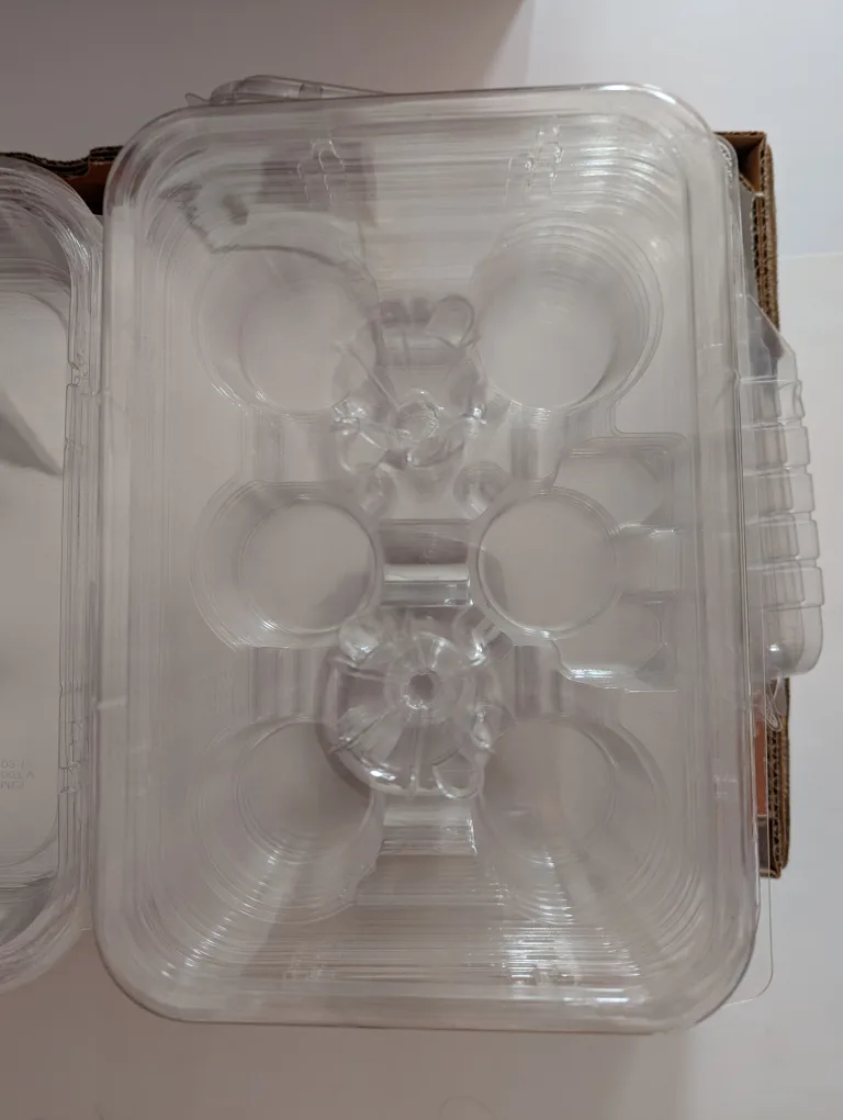 Plastic Clamshell Containers for Gardening or Arts and Crafts 🇨🇦 thumbnail