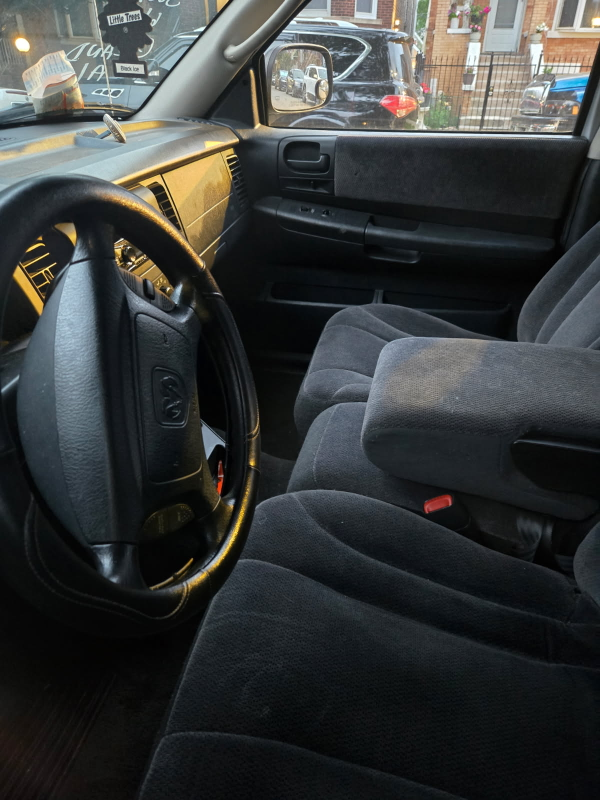 Dodge Dakota SLT 4x4 Truck - photo 5