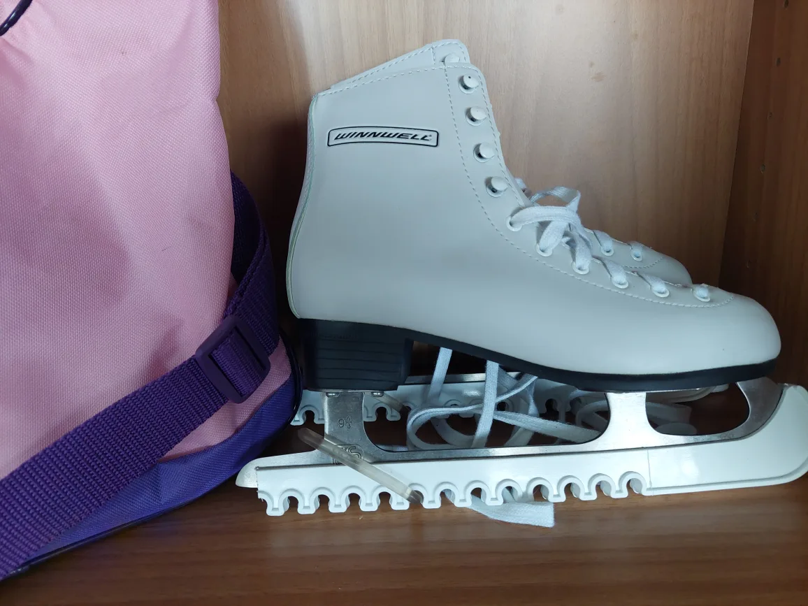 Winnwell Figure Skates - Size 5J thumbnail