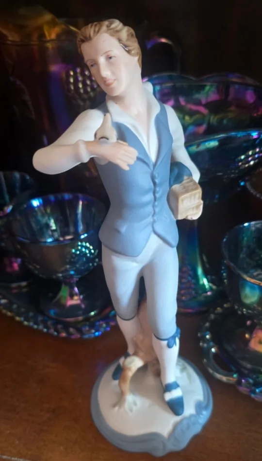 Royal Dux Vintage Czech Porcelain Figurine "Man With Bird" image indicator(6)