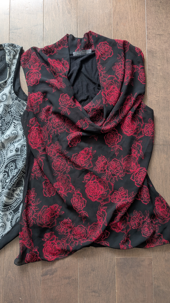 3 Sleeveless Blouses: Calvin Klein & More! - photo 3
