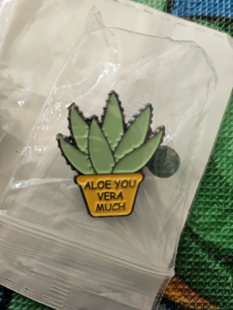 Aloe You Vera Much Enamel Pin - New 🇨🇦 thumbnail