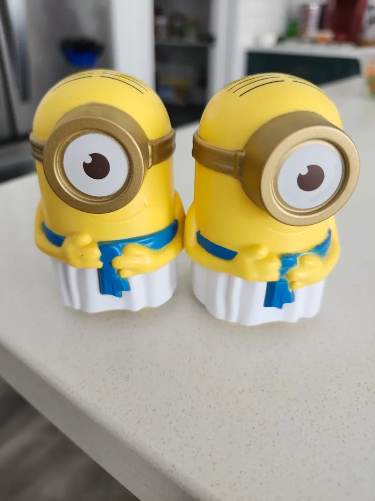 Minion Mcdonald toys - Set of 2 thumbnail
