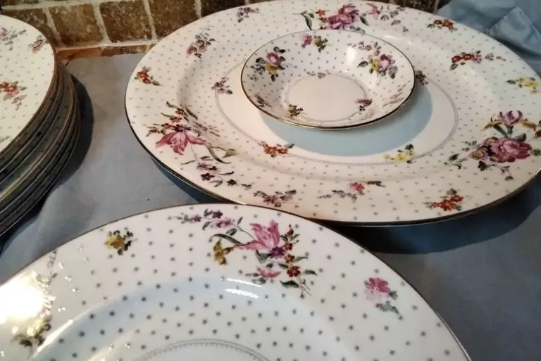 Royal Worcester "Astral " Set for 5 with Extras image indicator(7)