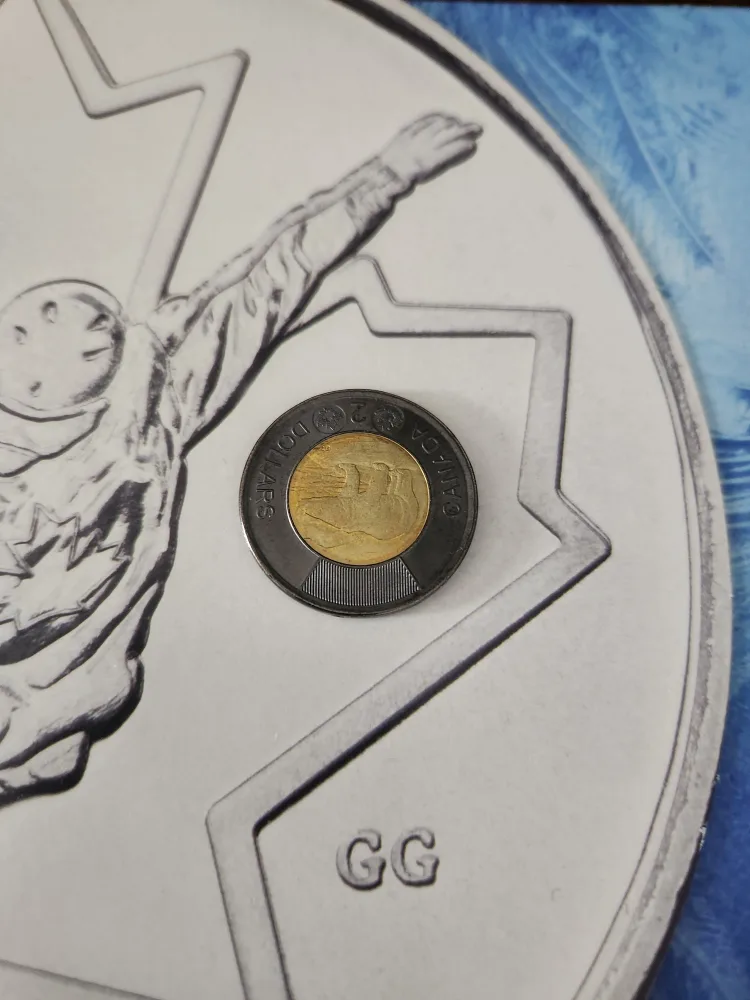 Queen Elizabeth Memorial Toonie Coin image indicator(2)