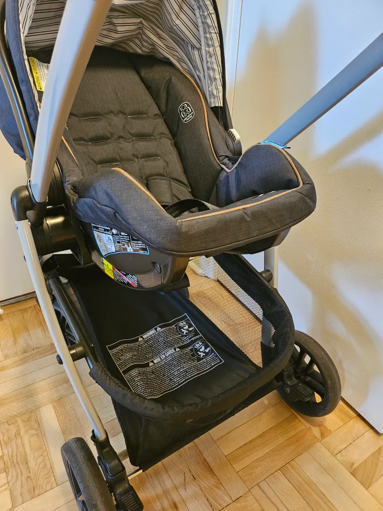 *Like New* GRACO Modes Pramette Travel System (Carseat included) image indicator(2)