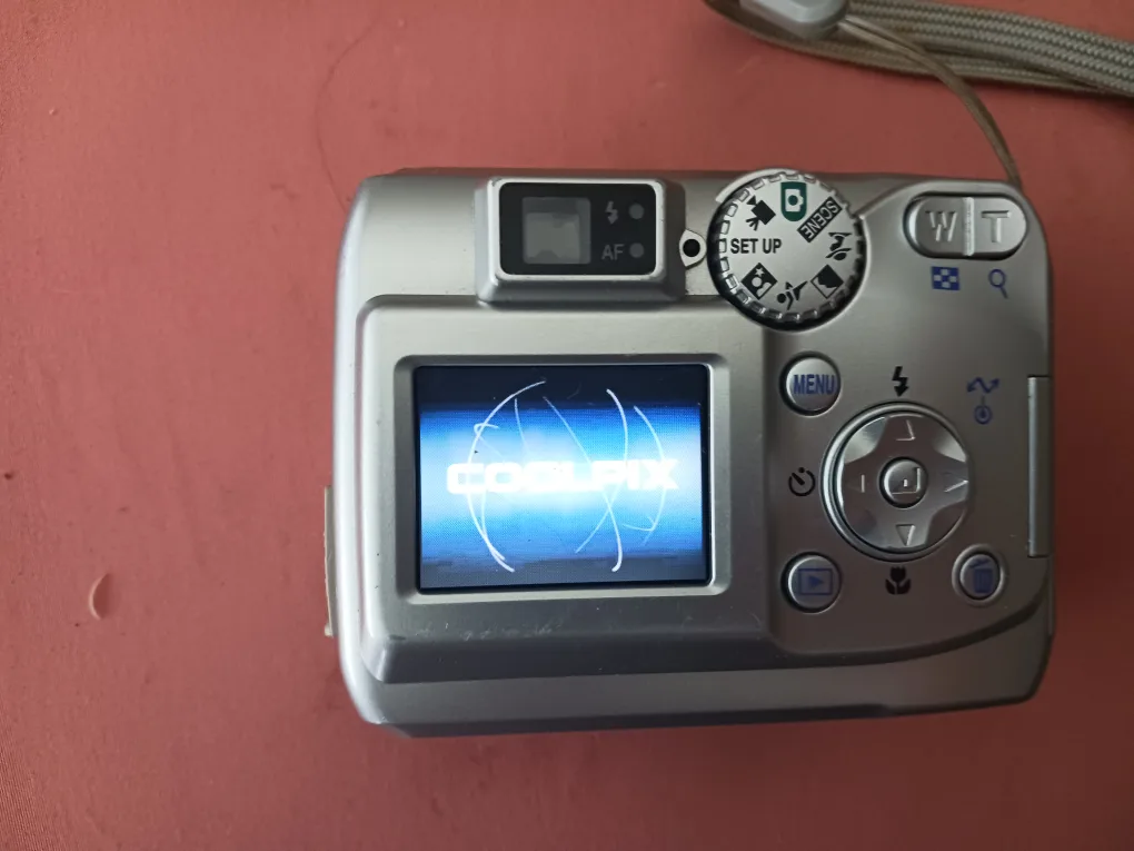 Nikon COOLPIX 3200 Digital Camera w/ 256MB Lexar SD Card thumbnail