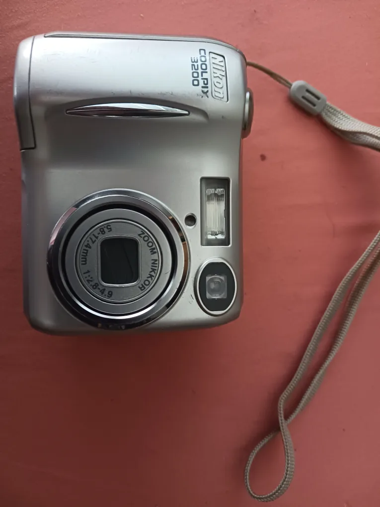 Nikon COOLPIX 3200 Digital Camera w/ 256MB Lexar SD Card image indicator(2)