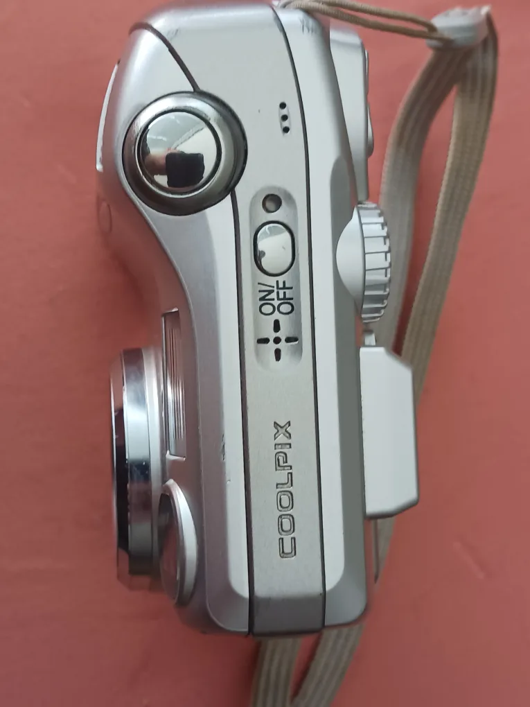 Nikon COOLPIX 3200 Digital Camera w/ 256MB Lexar SD Card image indicator(3)