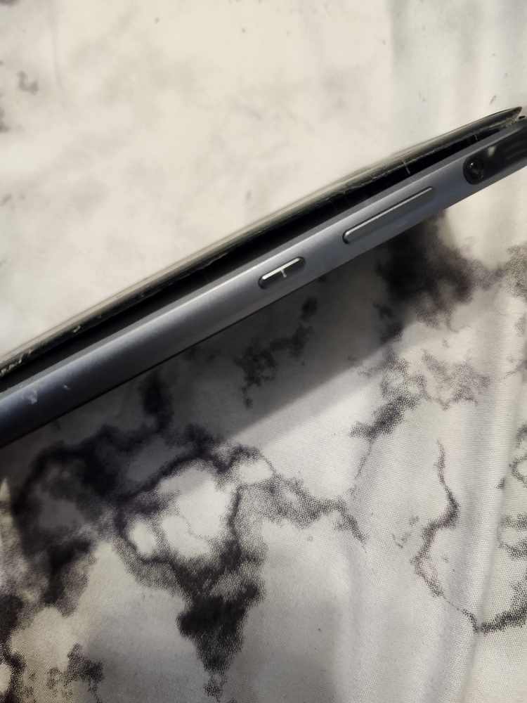 Samsung Galaxy S8 Active - photo 4