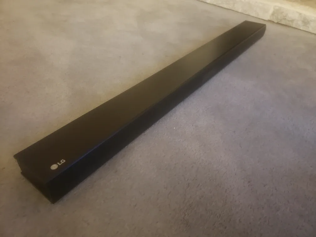 LG Soundbar - Black thumbnail