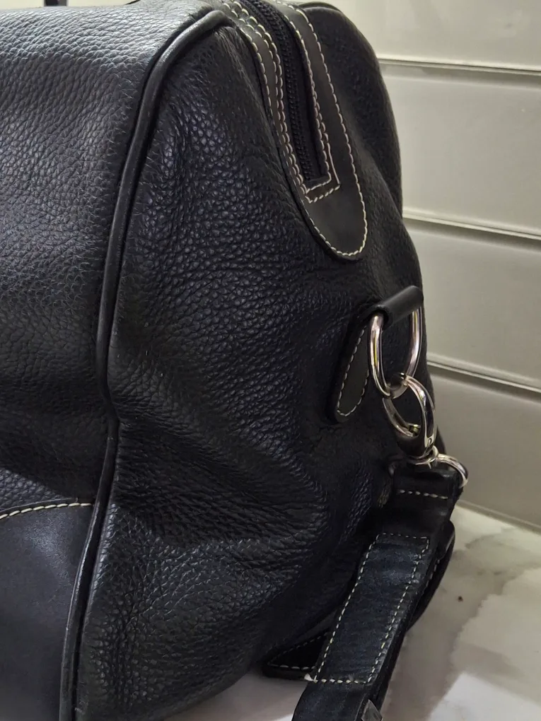 Roots Black Leather Duffle Bag image indicator(2)