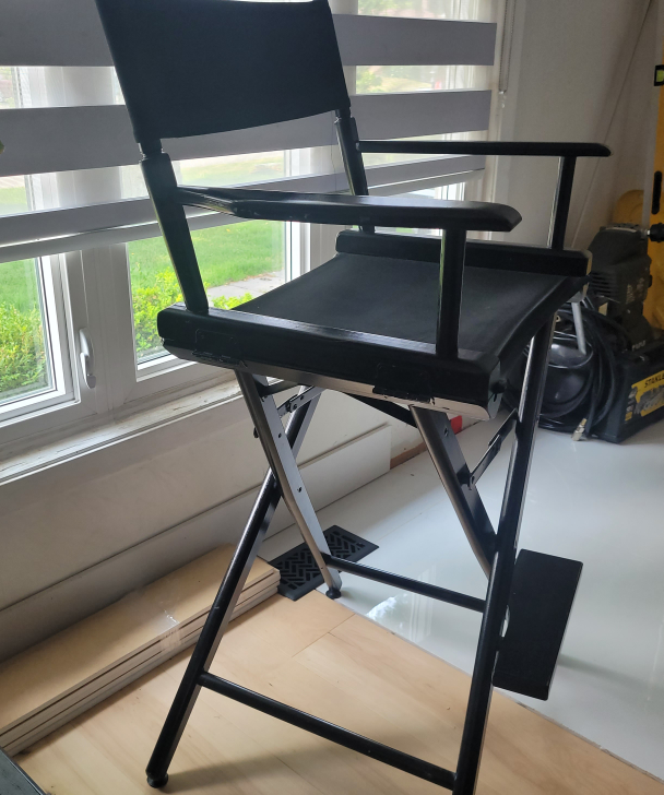 Folding Makeup/Director's Chair. - photo 2