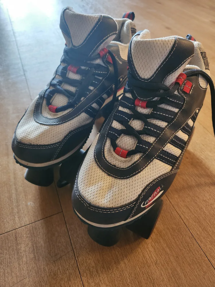 Fireball Roller Skates US Size 6/7 image indicator(3)