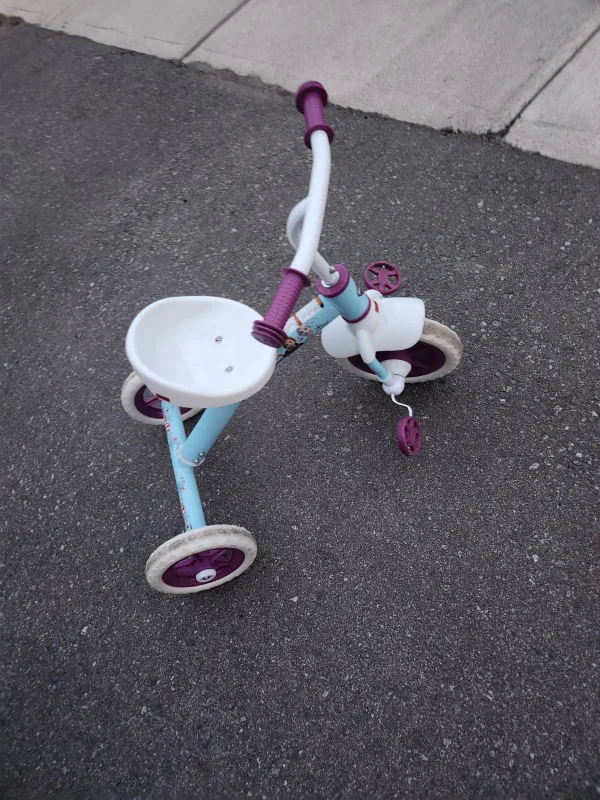 Disney Frozen 2 Toddler Tricycle thumbnail