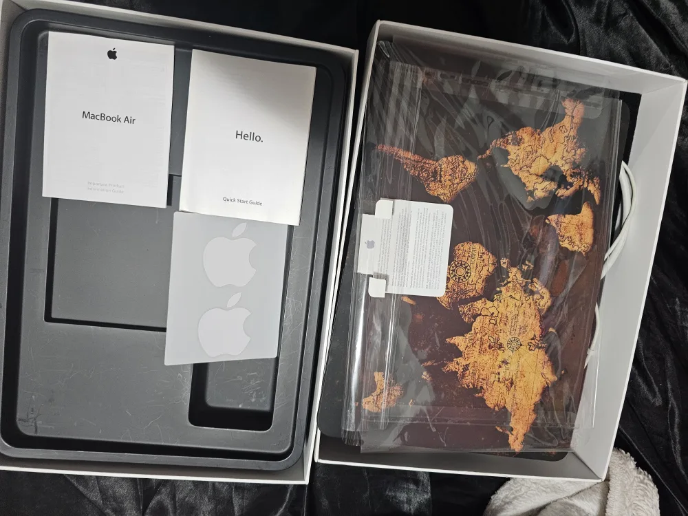 MacBook Air No fault! looks new! thumbnail