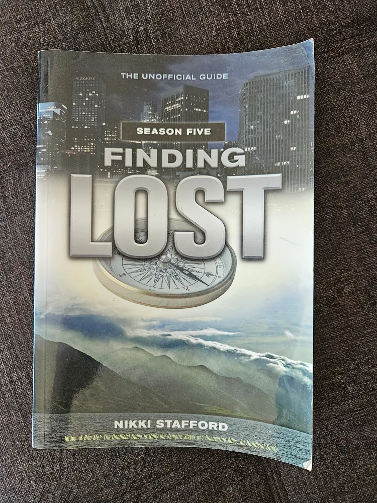 Finding Lost: Unofficial Guide, Season Five Softcover Book thumbnail