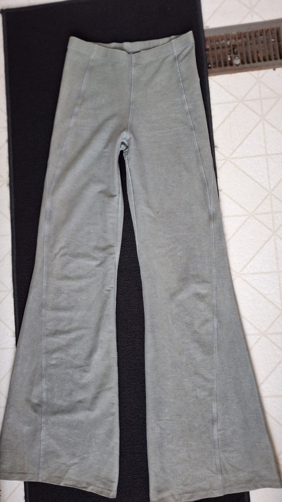 Guess Bell Bottom Pants - Size M