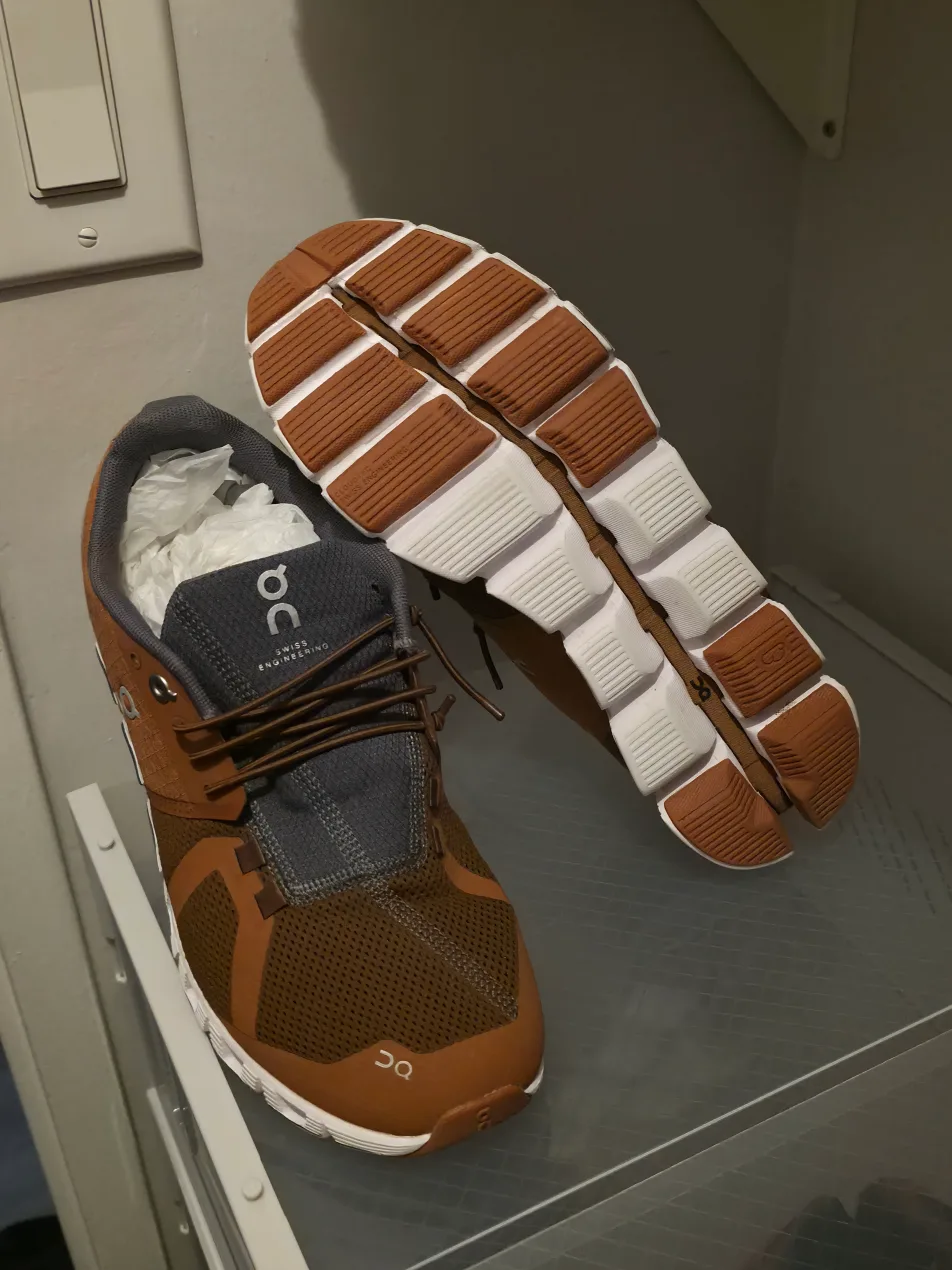 BNIB On Cloud 5 Running Shoes, Size 8{M} or 9.5{W}, Brown image indicator(3)