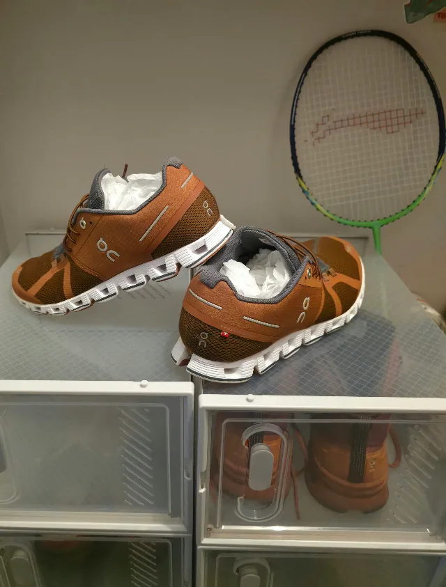 BNIB On Cloud 5 Running Shoes, Size 8{M} or 9.5{W}, Brown image indicator(4)