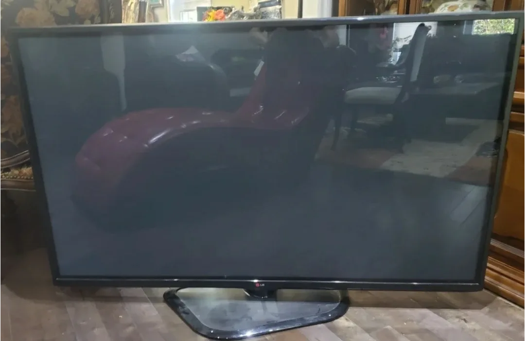 LG 60PN6500 60 inch Plasma TV for parts thumbnail