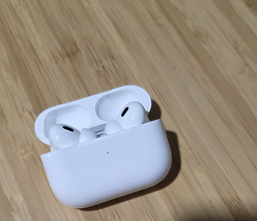 Apple AirPods Pro 2nd Gen - photo 3