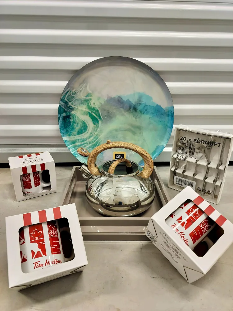 Tim Hortons Mug & Kettle Set thumbnail
