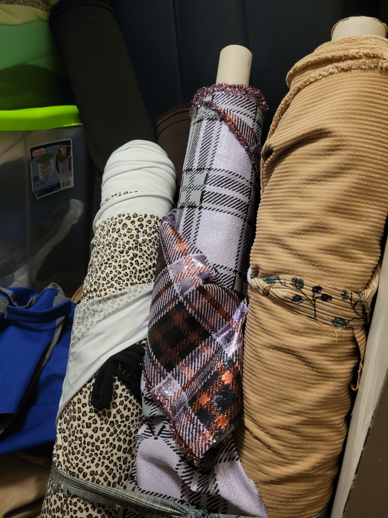 Fabric Lot - Various Colours and Patterns - photo 2