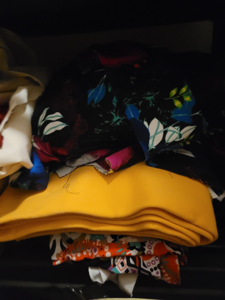 Fabric Lot - Various Colours and Patterns - photo 3