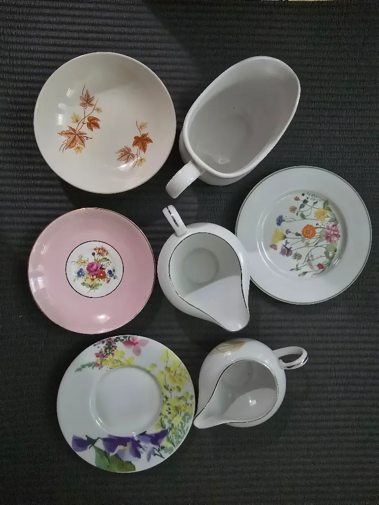 Vintage Floral Plates & Gravy Boats thumbnail