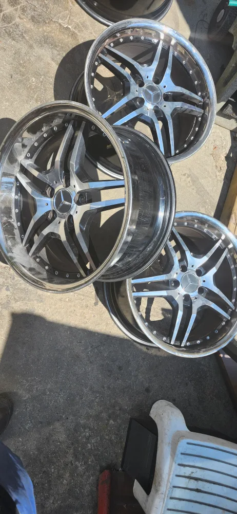 Mercedes-Benz aluminum with Chrome plated/Black Three Rims 19".. thumbnail