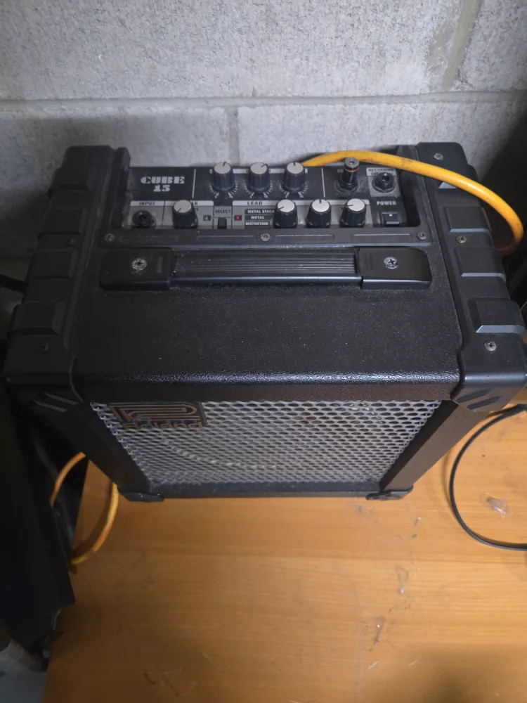 Roland Cube-15 Guitar Amplifier image indicator(2)