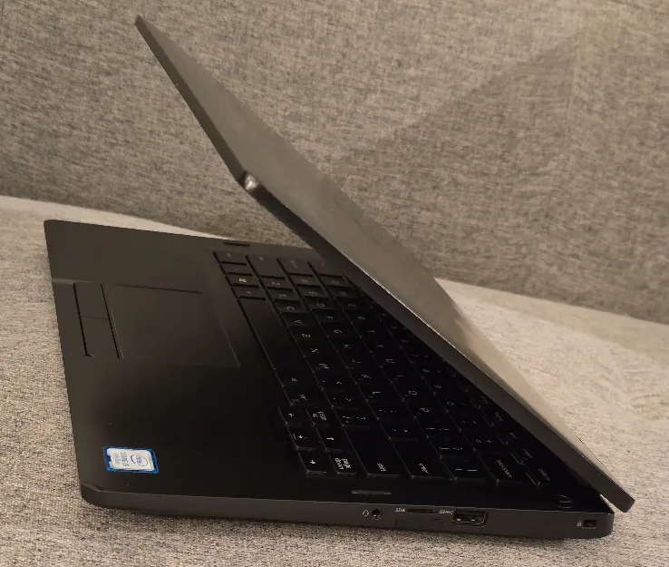 Dell Latitude 5300 2-in-1 Laptop - 128Gb SSD - 16 Gb - Win 11 image indicator(3)