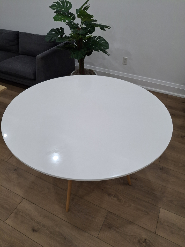 Structube White Round Dining Table - photo 3