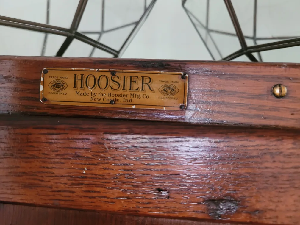 Antique Hoosier Cabinet 🇨🇦 thumbnail