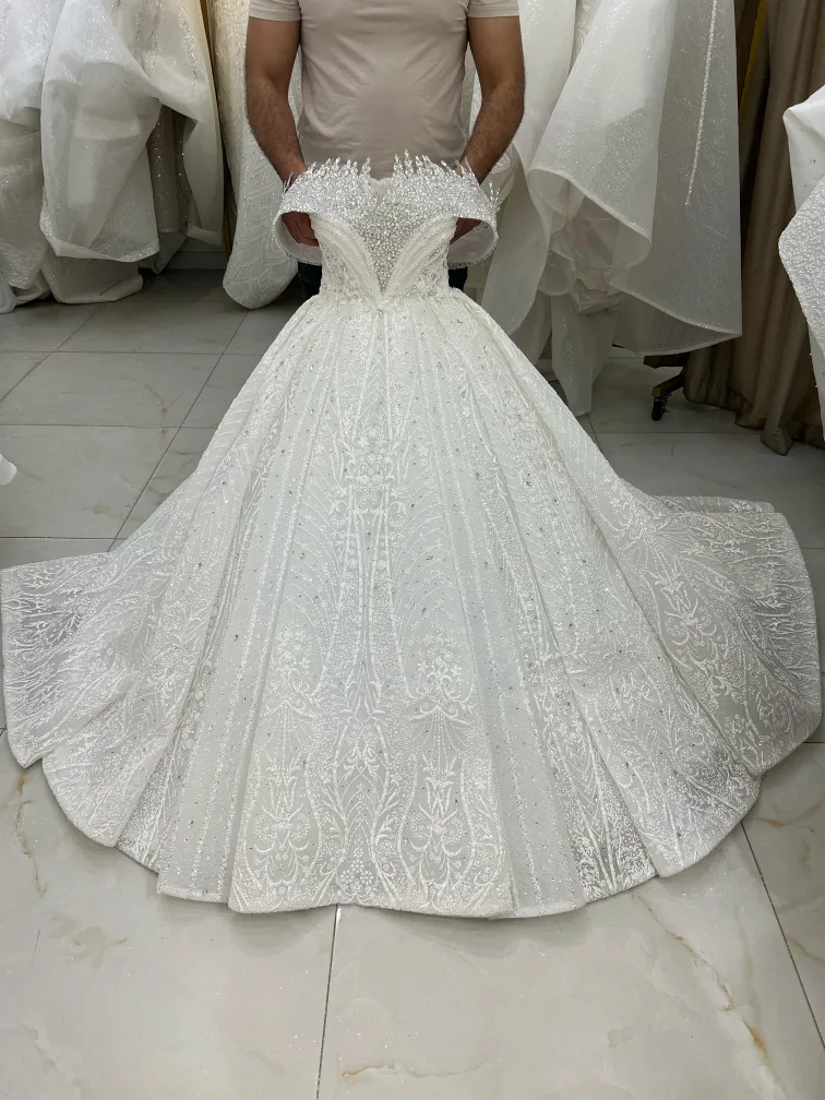 Elegant White Wedding Dress image indicator(10)