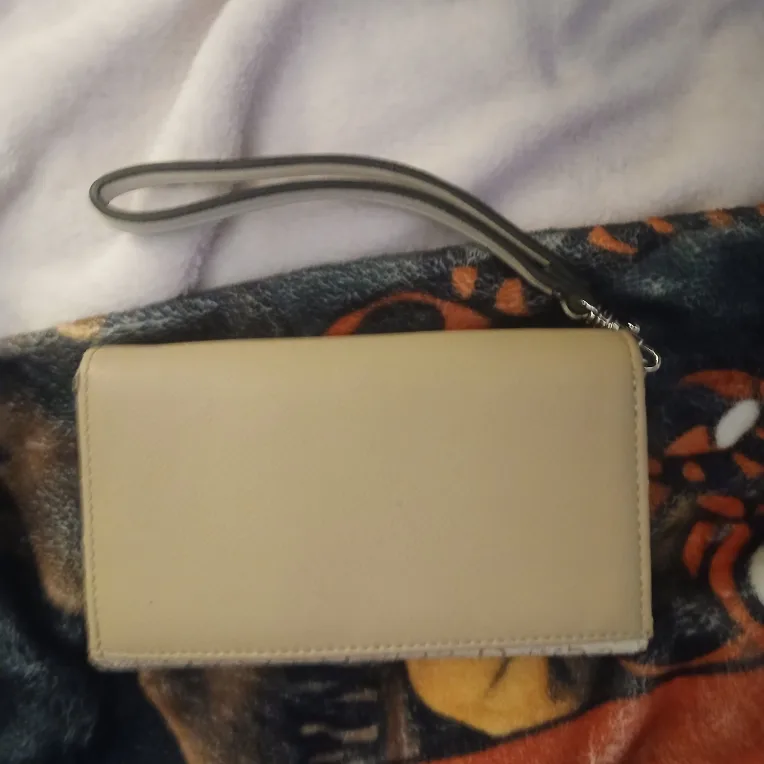 Guess Beige Wallet image indicator(3)