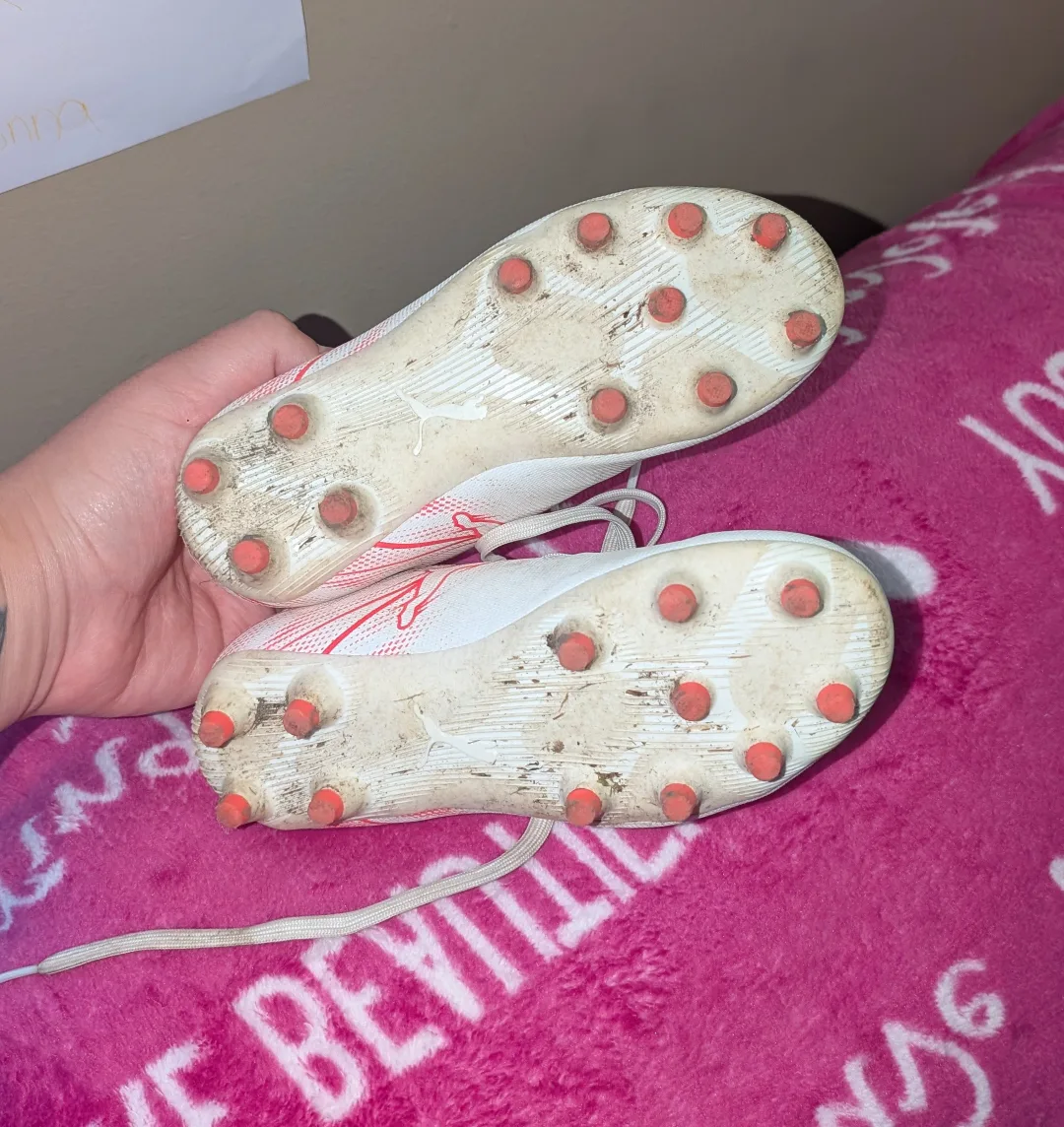 KIDS SOCCER CLEATS image indicator(3)